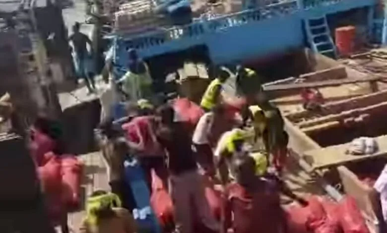 محصول البصل اليمني يجد طريقه عبر البحر إلى الصومال 780x470